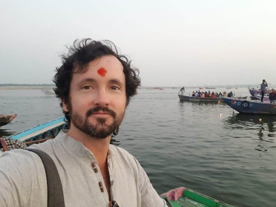 varanasi-selfie-dot ben jenks in front of ganges