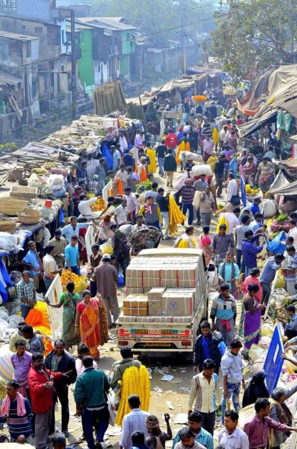 Kolkata people streets crowds india-4054551_1920