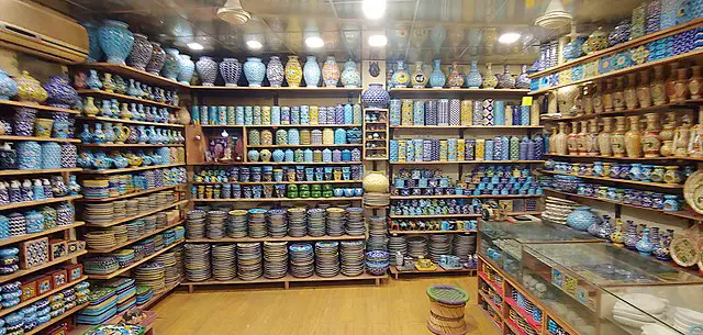 640px-Blue_pottery_from_Jaipur_4