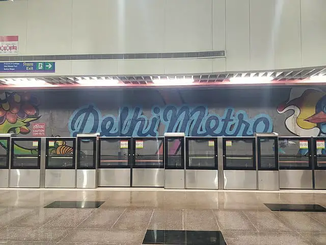 Graffiti_inside_a_Delhi_Metro_station
