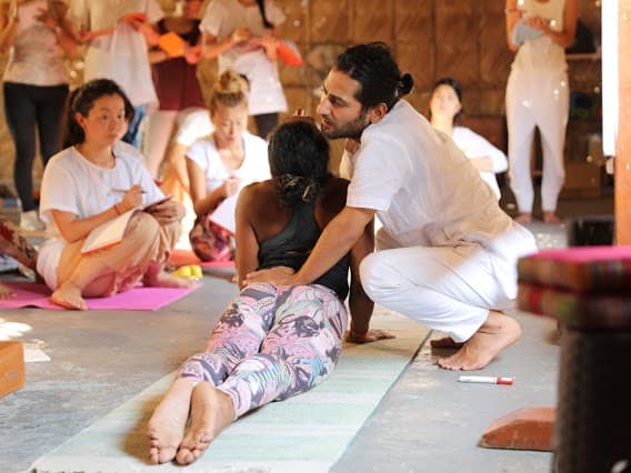 Yoga_teacher_training_in_Rishikesh_-_Yoga_vini