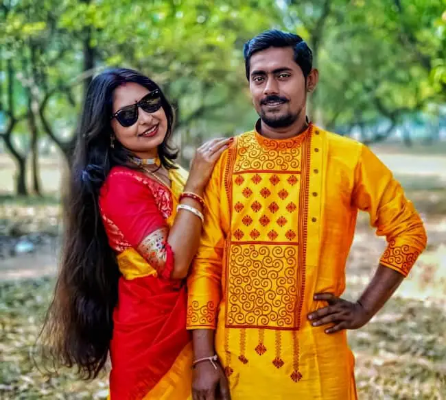 indian-husband-wife-wearing-sari-and-kurta-2022-11-03-10-05-35-utc