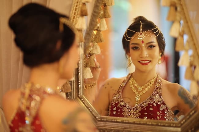 Portrait of beautiful indian girl . Young hindu woman model in sari and kundan jewelry . Traditional India costume lehenga choli . Eastern or Arabic culture.