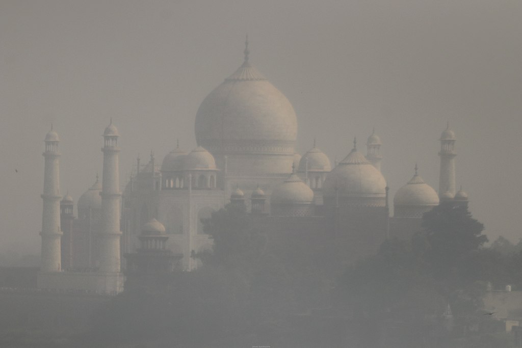 Pollution_over_Taj_Mahal_Uttar_Pradesh_India