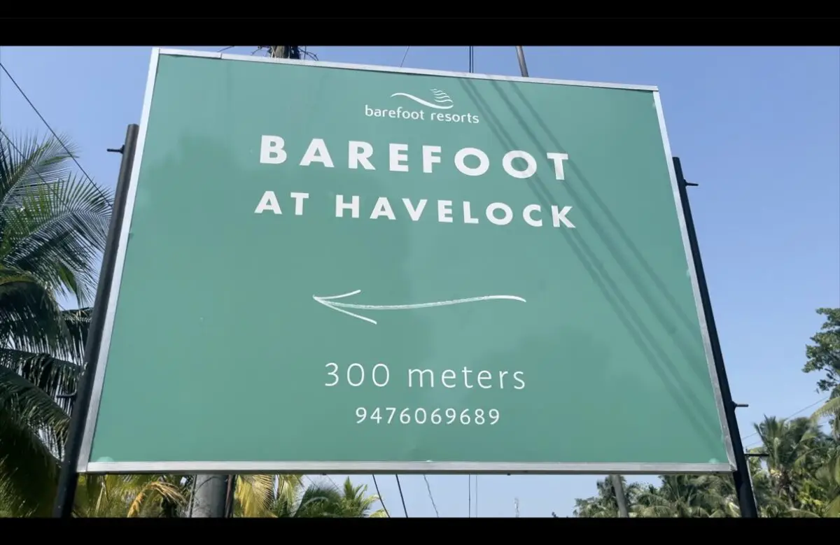Barefoot at Havelock sign